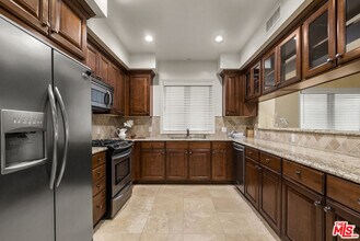 2347 Fox Hills Dr in Los Angeles, CA - Building Photo - Building Photo