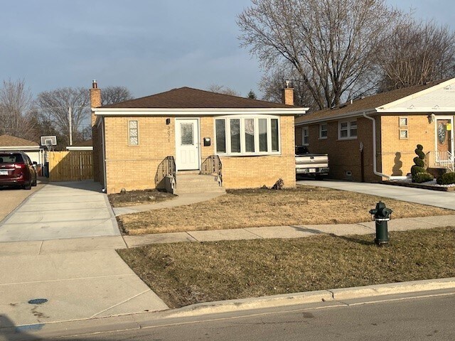 3671 Sarah St in Franklin Park, IL - Building Photo