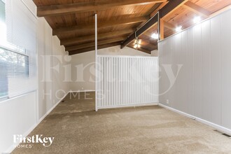 4913 Victoria Rd in Indianapolis, IN - Foto de edificio - Building Photo