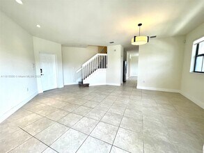 10600 NW 88th St in Doral, FL - Building Photo - Building Photo