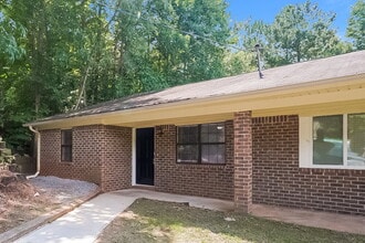 8375 Warren Dr in Douglasville, GA - Building Photo - Building Photo