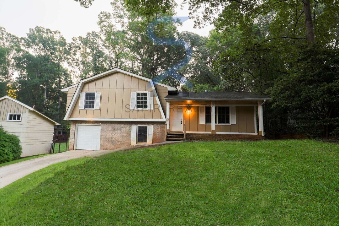 6926 Vesta Brook Dr in Morrow, GA - Building Photo