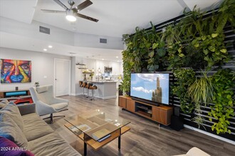 310 S 4th St in Phoenix, AZ - Building Photo - Building Photo