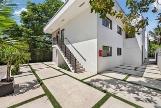 37 NW 59th St in Miami, FL - Foto de edificio - Building Photo