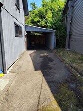 365 SE Pitzer St in Roseburg, OR - Building Photo - Building Photo