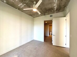 168 NW 30th St, Unit A4 in Miami, FL - Building Photo - Building Photo