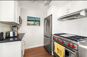 200 Moonstone St in Manhattan Beach, CA - Building Photo - Building Photo