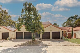 16235 Golf Club Dr in Crosby, TX - Building Photo