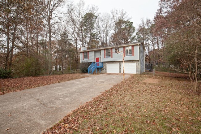 2096 Chestnut Log Cir in Lithia Springs, GA - Building Photo - Building Photo