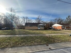 2801 Royal Glen Dr in Cincinnati, OH - Building Photo