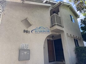 961 W 1st St in San Pedro, CA - Building Photo