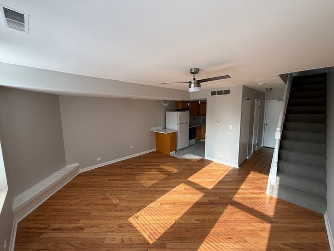 property at 744 W Gordon Terrace