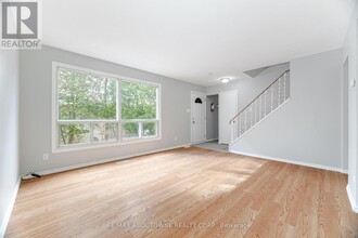 961-961 Francis Rd in Burlington, ON - Building Photo - Building Photo