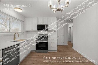 775 Sherwood Dr in Florissant, MO - Building Photo - Building Photo