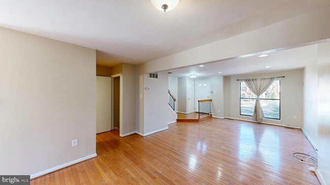 5309 King Charles Way in Bethesda, MD - Building Photo - Building Photo