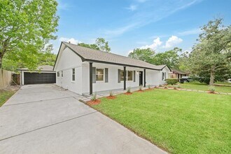 1206 Timber Ln in Friendswood, TX - Building Photo - Building Photo