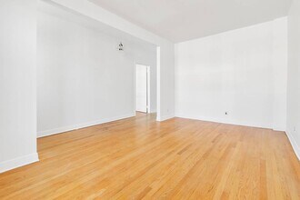 6992 D'outremont Av in Montréal, QC - Building Photo - Building Photo
