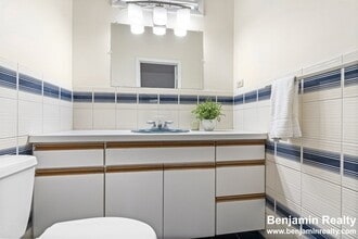 7 Washburn Ter, Unit 2 in Brookline, MA - Building Photo - Building Photo