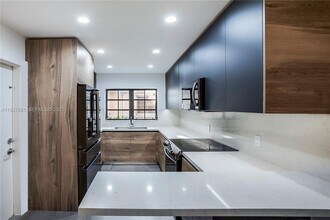 407 Minorca Ave in Coral Gables, FL - Foto de edificio - Building Photo