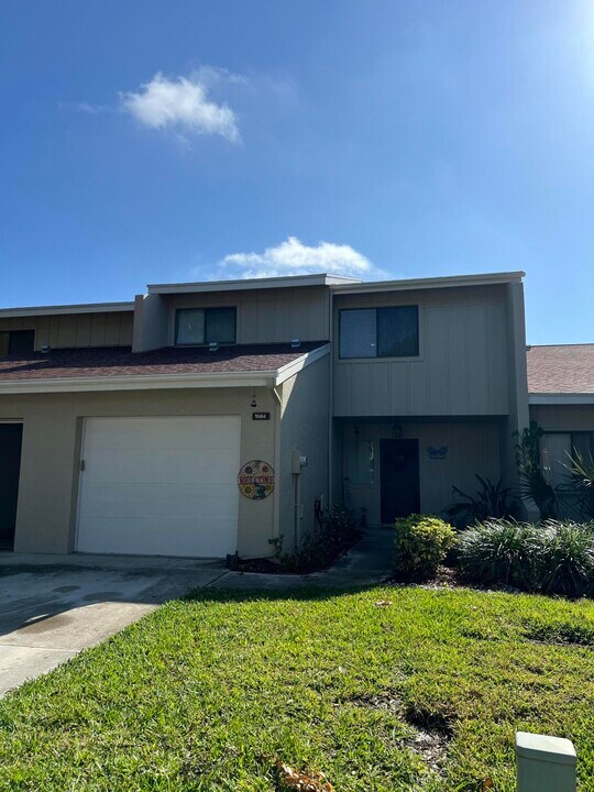 1584 SW Crossing Cir in Palm City, FL - Building Photo