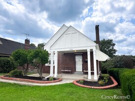 3901 E Galbraith Rd in Cincinnati, OH - Building Photo