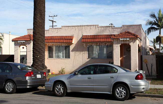 1076-1080 Coronado Ave in Long Beach, CA - Building Photo - Building Photo