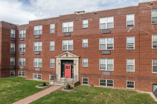 Melrose Court Apartments in Elkins Park, PA - Building Photo - Building Photo