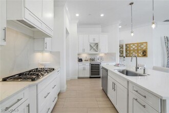 16374 Viansa Wy in Naples, FL - Building Photo - Building Photo