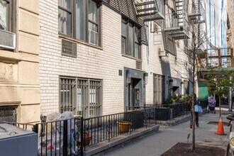 217 E 25th St in New York, NY - Building Photo - Building Photo