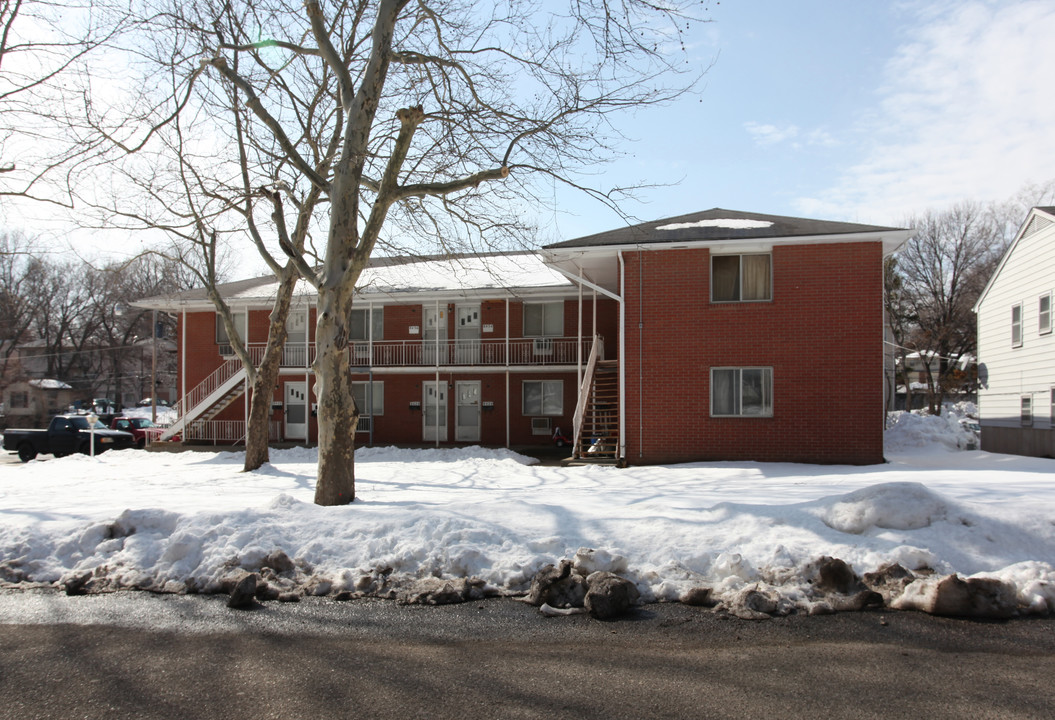 Apple Valley Apartments in Overland Park, KS - Building Photo