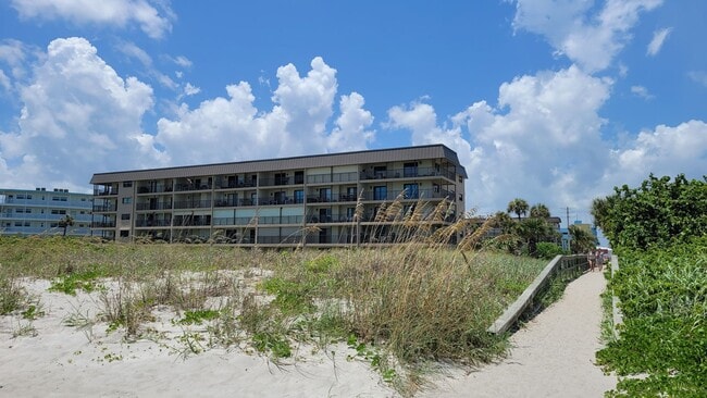 4100 Ocean Beach Blvd in Cocoa Beach, FL - Building Photo - Building Photo
