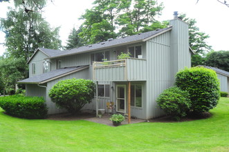 6759 SW Montauk Cir in Lake Oswego, OR - Building Photo - Building Photo