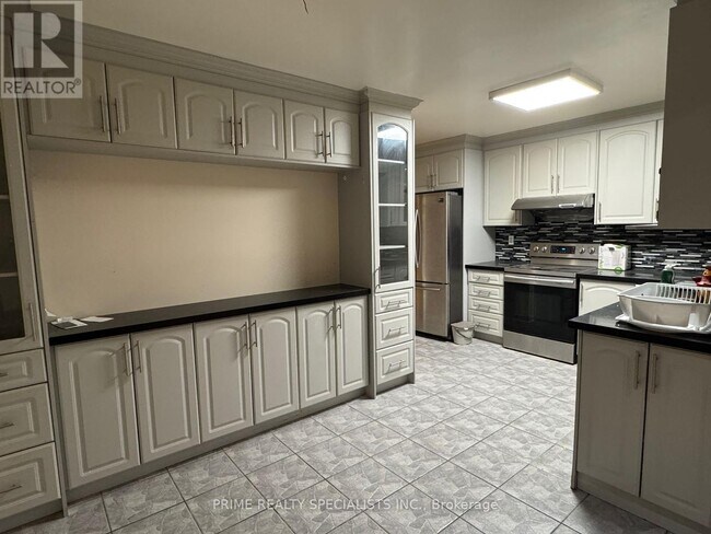 122 Olympia Crescent in Brampton, ON - Building Photo - Building Photo