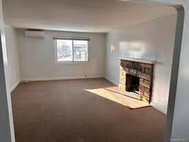 122 Cornelius St in Freeport, NY - Building Photo