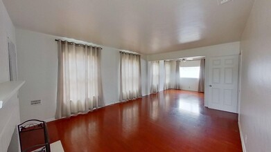329 E Stanford St in Santa Ana, CA - Foto de edificio - Building Photo