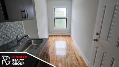 910 W George St, Unit 3 in Chicago, IL - Foto de edificio - Building Photo