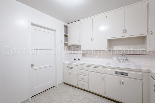 347-351 E Marengo Ave in Shafter, CA - Building Photo - Building Photo