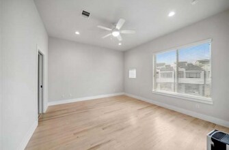 2130 Dennis St in Houston, TX - Building Photo - Building Photo