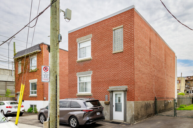 3012 De Rushbrooke Rue in Verdun, QC - Building Photo - Building Photo