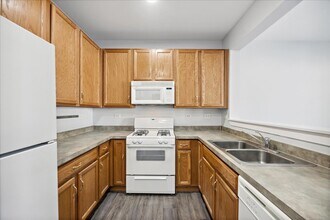 2435 Georgetown Cir in Aurora, IL - Building Photo - Building Photo