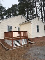 24002 Sequoia Rd in Petersburg, VA - Building Photo