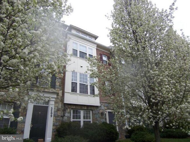 property at 2207 Kimball Pl