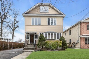 128 E Colfax Ave in Roselle Park, NJ - Building Photo