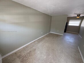 990 SW 4th St in Miami, FL - Building Photo - Building Photo
