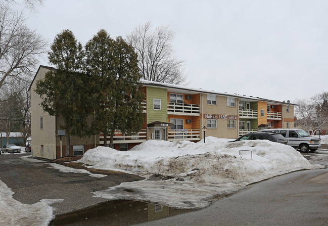 Maple Lane Apartments in Fridley, MN - Foto de edificio - Building Photo