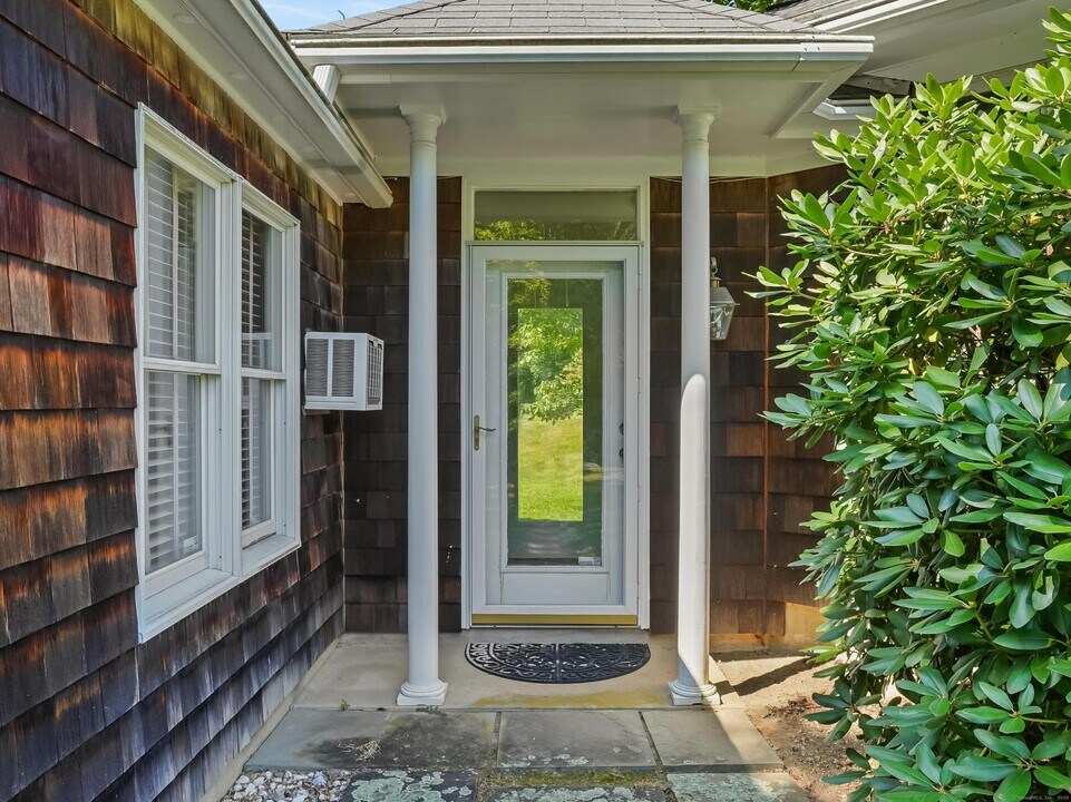 106 Spoonwood Rd in Wilton, CT - Building Photo
