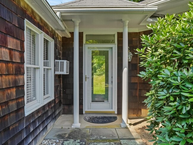 property at 106 Spoonwood Rd