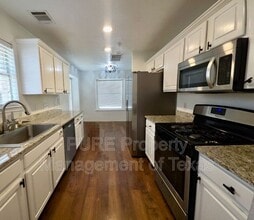 1424 Roxanne's Run in Pflugerville, TX - Building Photo - Building Photo