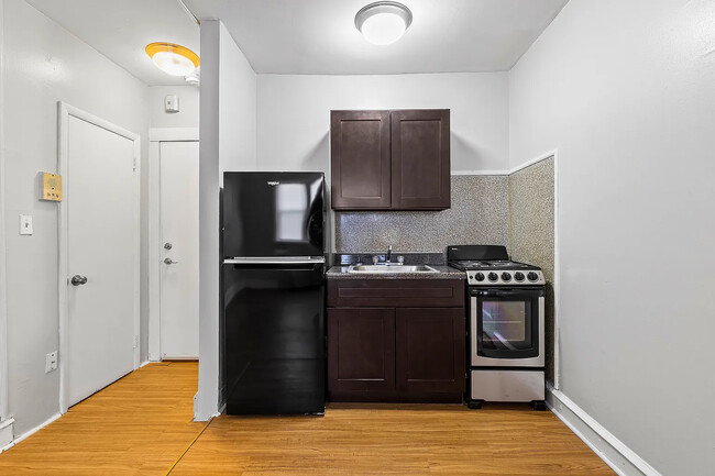 147 E 37th St, Unit 3 in New York, NY - Foto de edificio - Building Photo