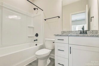 39 Hawthorne St SW in Concord, NC - Foto de edificio - Building Photo